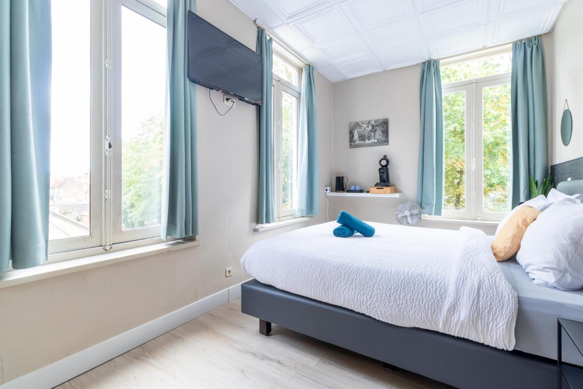 Hotel Entree - Canal View Bruges